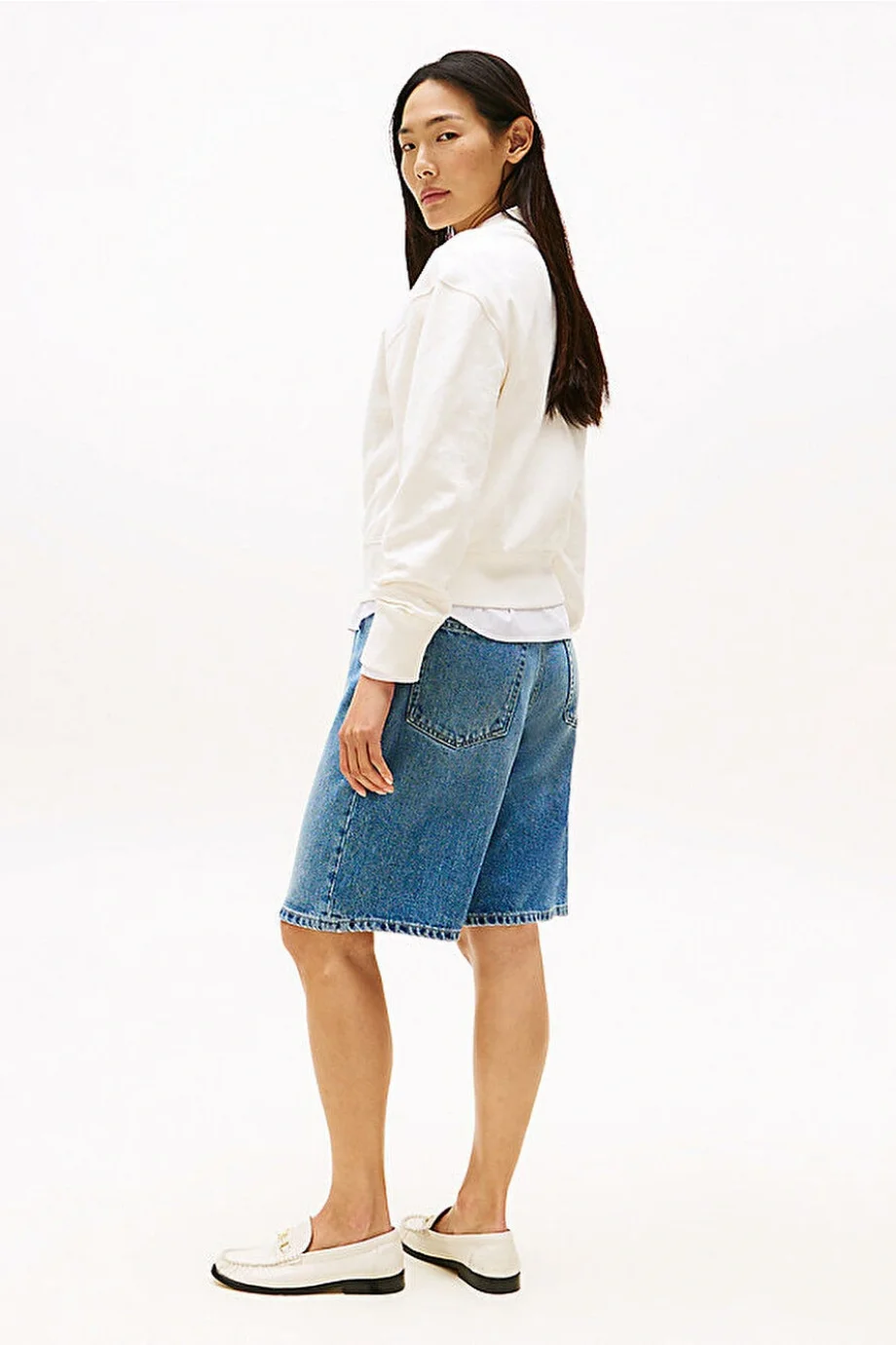 Tommy Hilfiger Kadın Simli Yazı Baskılı Normal Kesim Beyaz Kazak WW0WW47159YA8