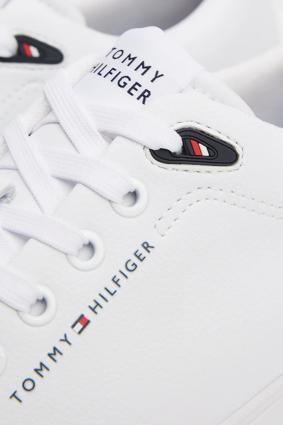 Tommy Hilfiger TH HI VULC CORE LOW LTH II ESS Erkek Beyaz Sneaker FM0FM05511YBS