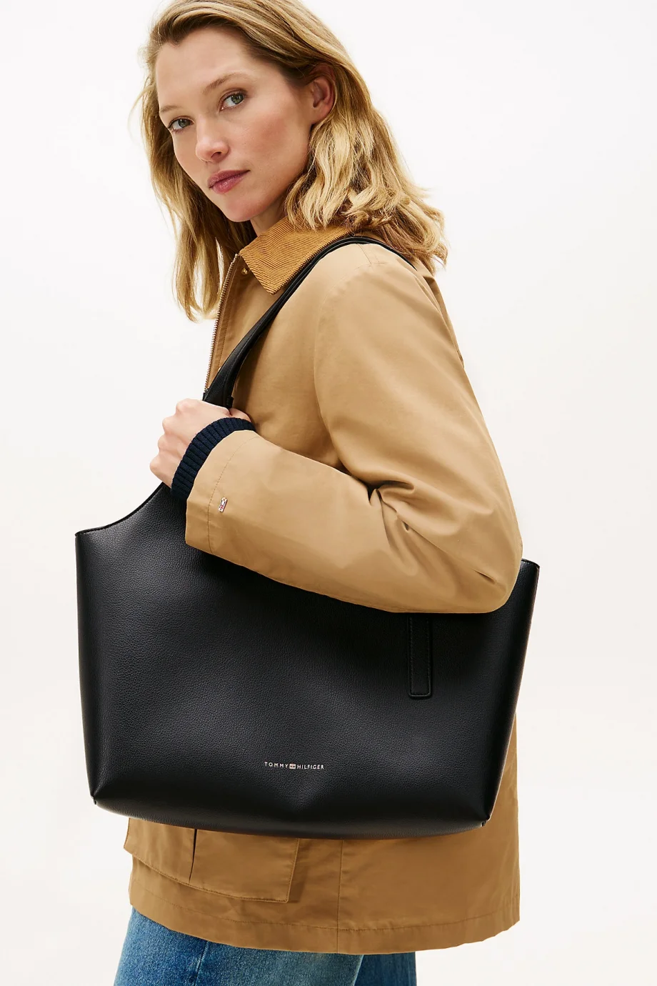 Tommy Hilfiger TH Logolu Kadın Siyah El Çantası AW0AW18232BDS