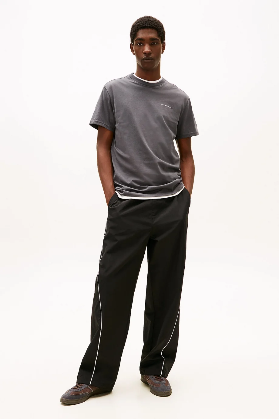 Tommy Hilfiger TJM Dar Kesim Göğüs Logolu Erkek Gri T-shirt DM0DM21780PT2