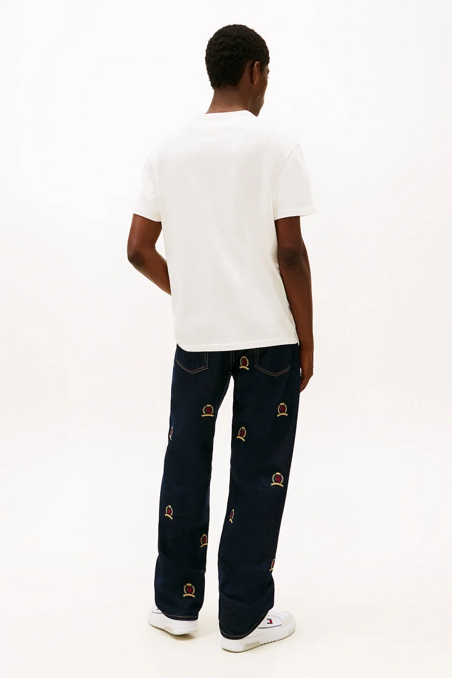 Tommy Hilfiger TJM Normal Kesim Aplikeli Grafik Baskılı Erkek Beyaz T-shirt DM0DM22719YBH