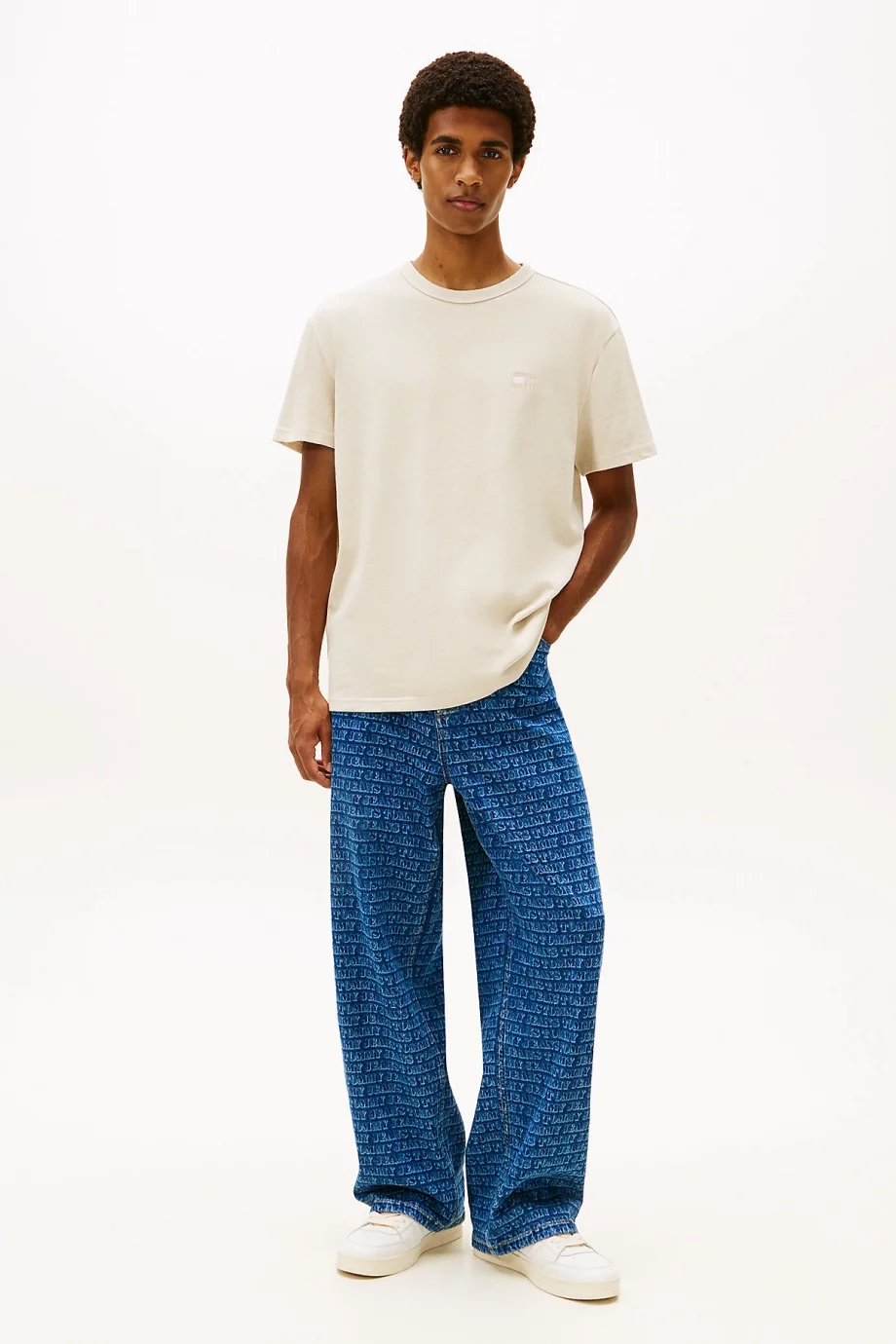 Tommy Hilfiger TJM Normal Kesim Armalı Erkek Beyaz T-shirt DM0DM22667YBH