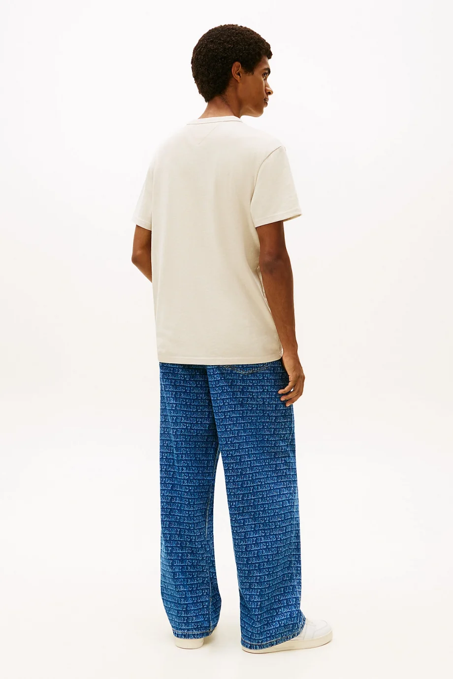 Tommy Hilfiger TJM Normal Kesim Armalı Erkek Beyaz T-shirt DM0DM22667YBH