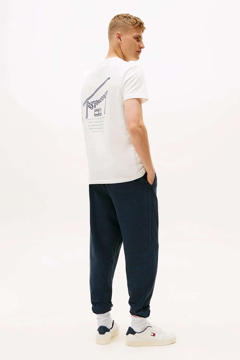 Tommy Hilfiger TJM Normal Kesim İmzalı Sırt Baskılı Erkek Beyaz T-shirt DM0DM22320YBL