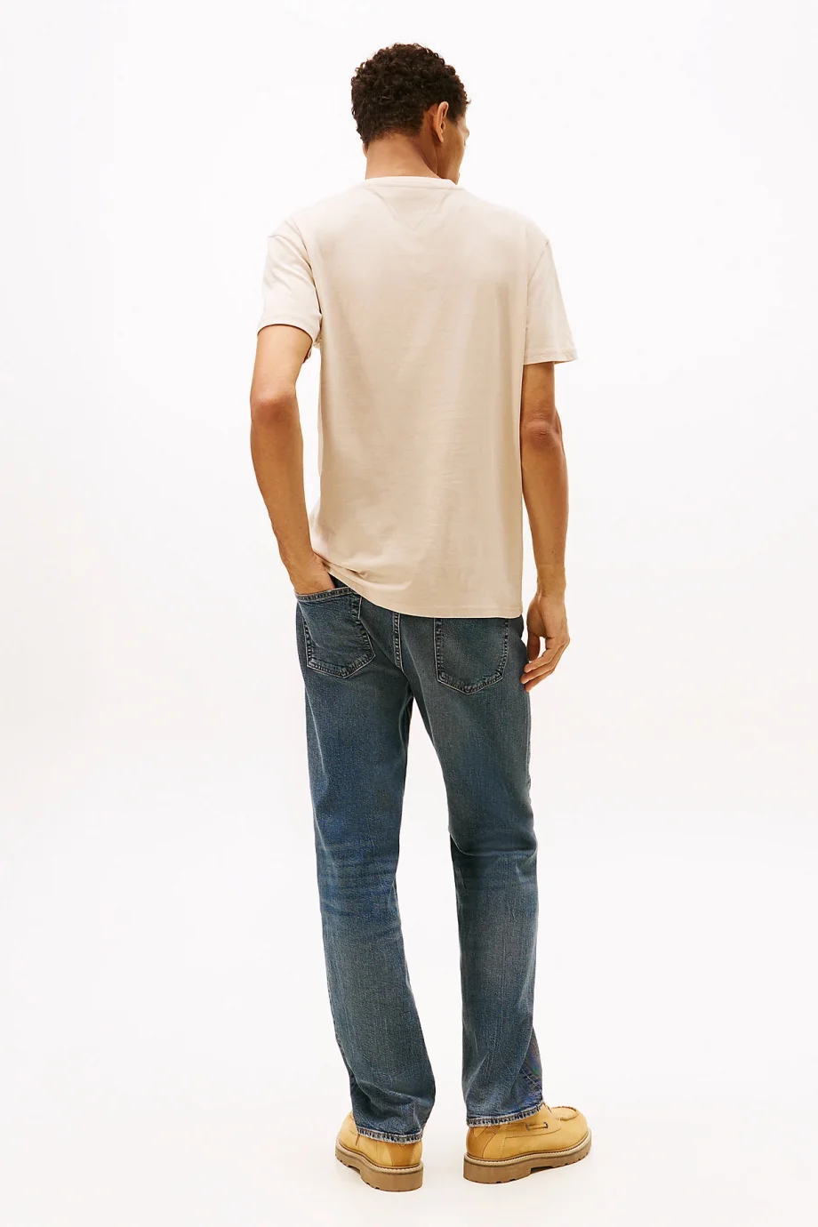 Tommy Hilfiger TJM Normal Kesim Lineer Logolu Erkek Bej T-shirt DM0DM20744ABY