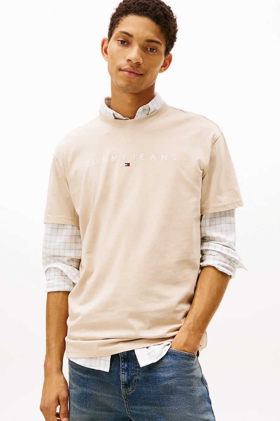 Tommy Hilfiger TJM Normal Kesim Lineer Logolu Erkek Bej T-shirt DM0DM20744ABY