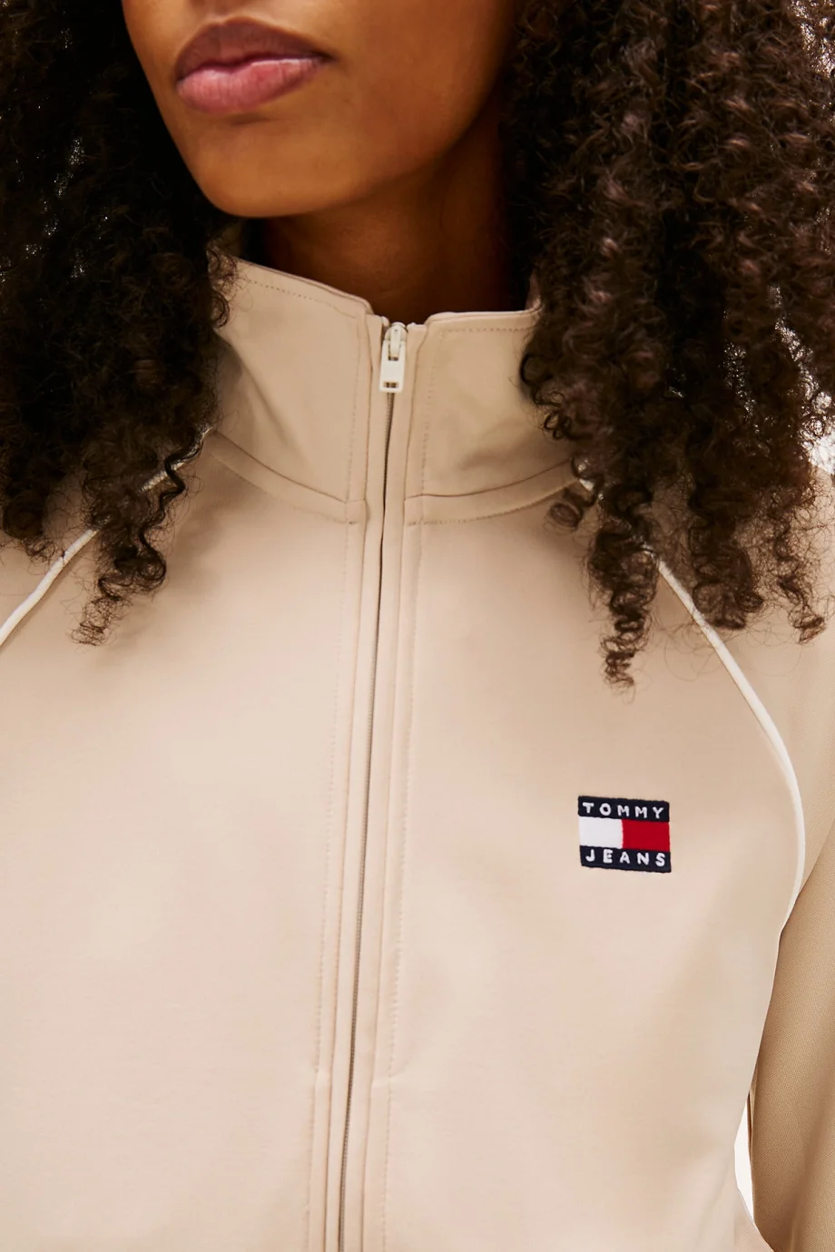 Tommy Hilfiger TJW Amblemli Eşofman Üstü Kadın Bej Sweatshirt DW0DW21930ABY