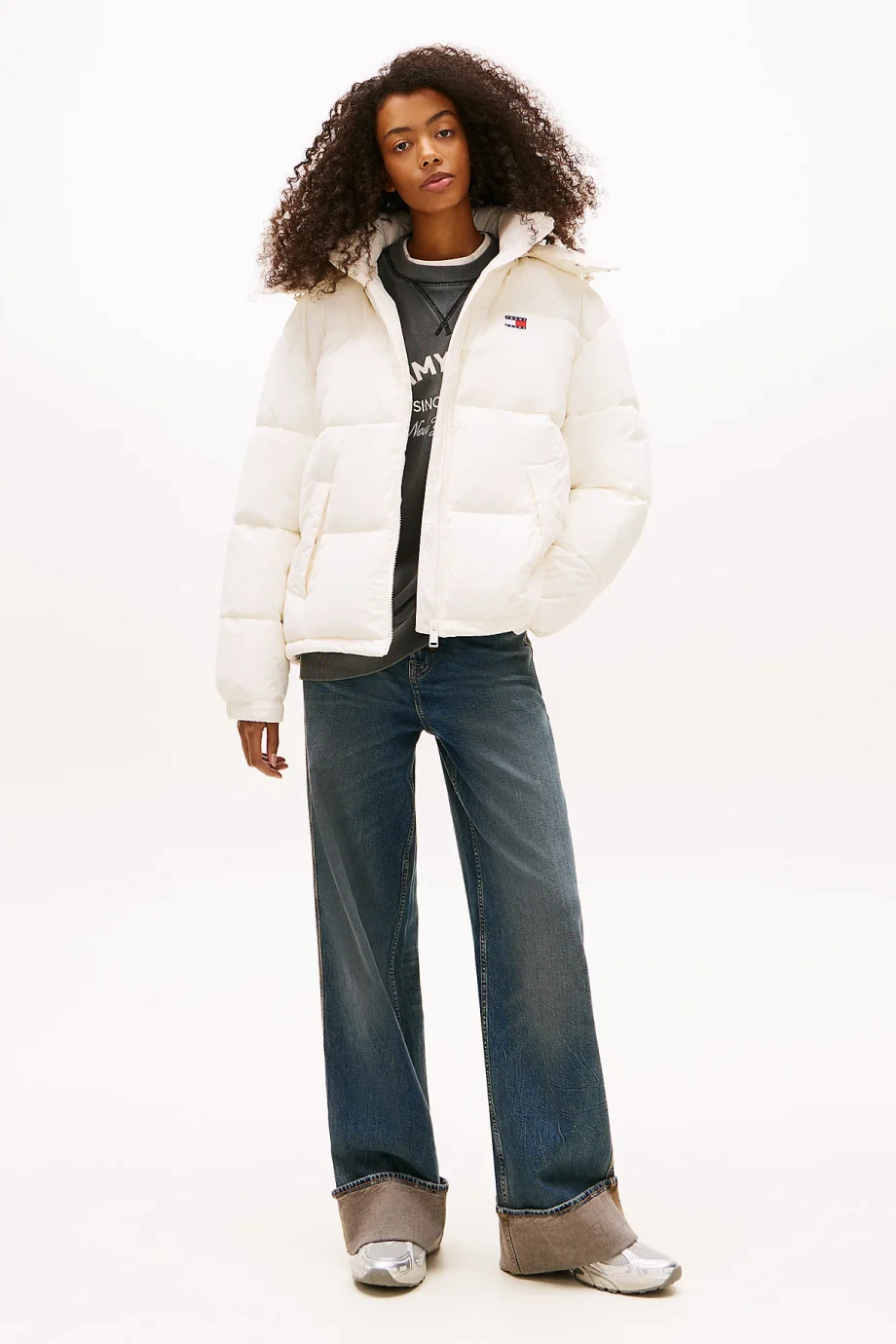 Tommy Hilfiger TJW Büyük Beden Kapüşonlu Bayraklı Şişme Kadın Beyaz Mont DW0DW22041YBH