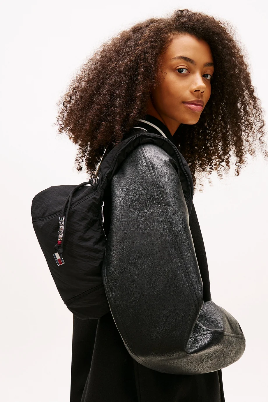 Tommy Hilfiger TJW Casual Omuz Kadın Siyah Omuz Çantası AW0AW18068BDS