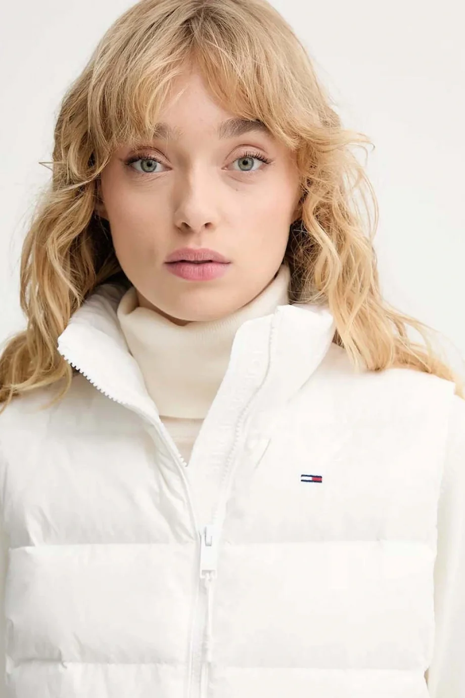 Tommy Hilfiger TJW Dar Kesim Fermuarlı Baskılı Kuş Tüyü Kadın Beyaz Yelek DW0DW21622YBL