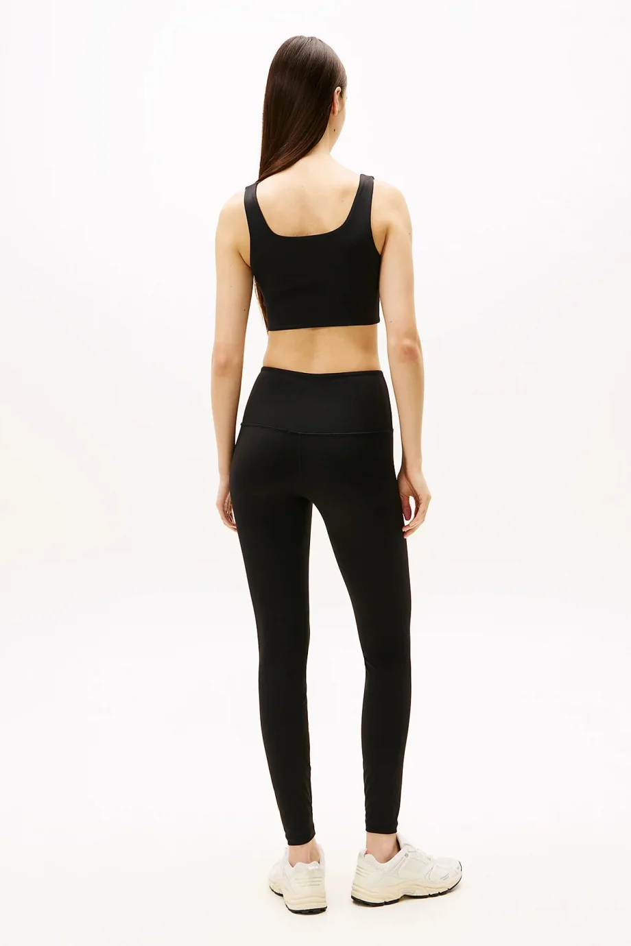 Tommy Hilfiger TJW Dar Kesim Kısa Gümüş Rengi Yazı Baskılı Kadın Siyah Atlet  DW0DW21564BDS