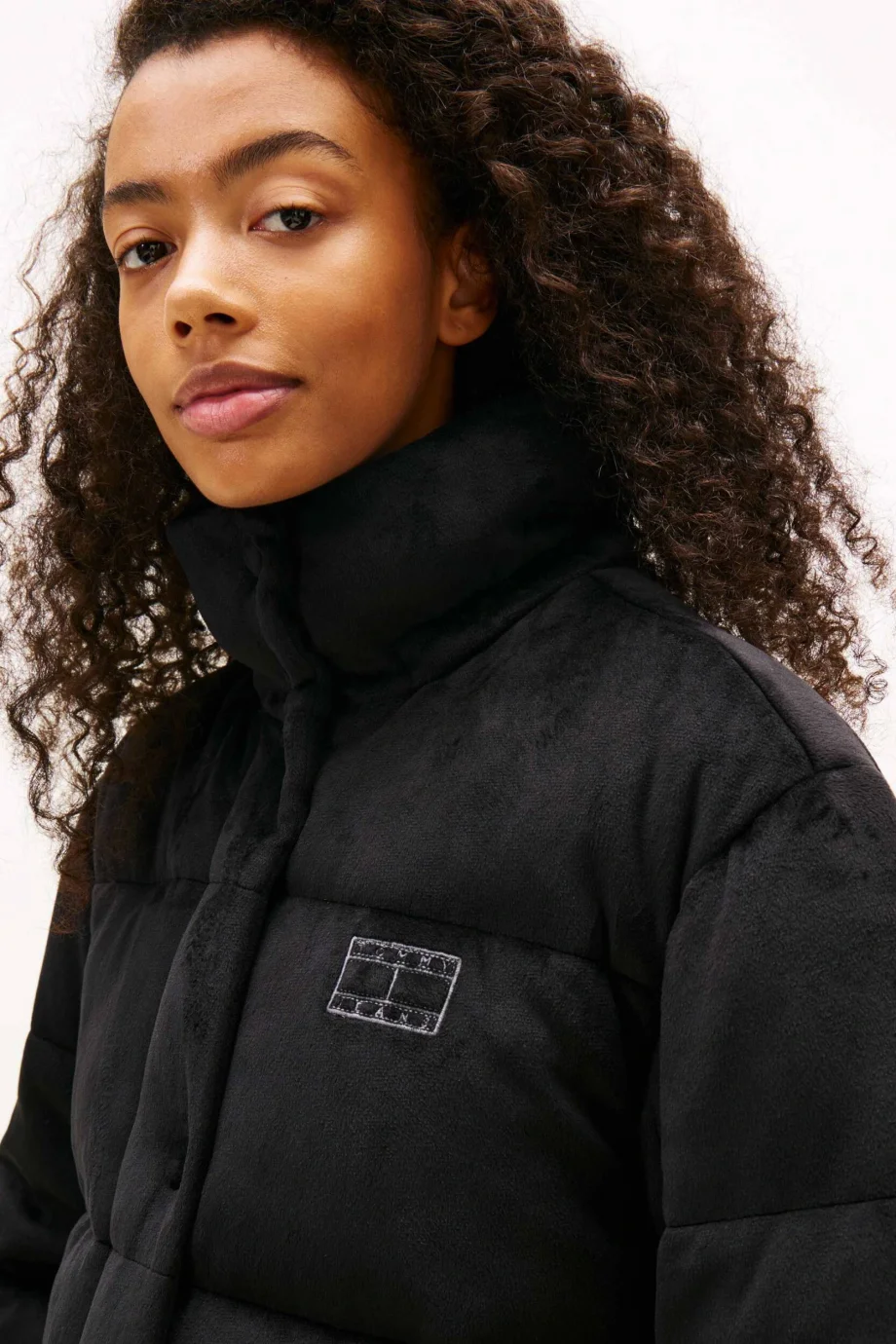 Tommy Hilfiger TJW Kapitone Kadife Şişme Kadın Siyah  Mont  DW0DW21668BDS