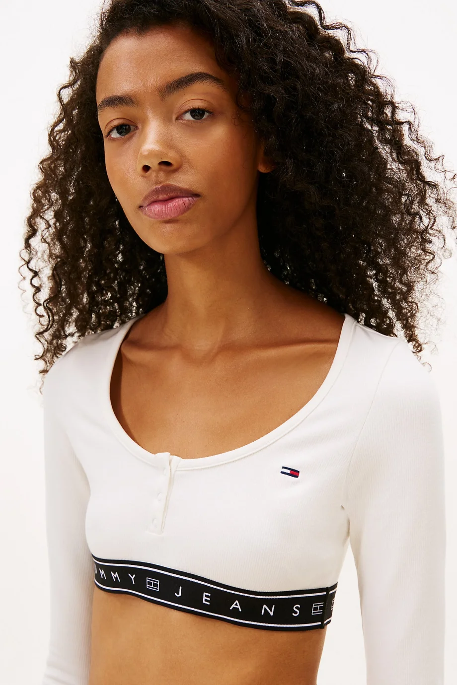 Tommy Hilfiger TJW Kısa Şerit Detaylı Uzun Kollu Fitilli Kadın Beyaz T-shirt DW0DW22538YBH