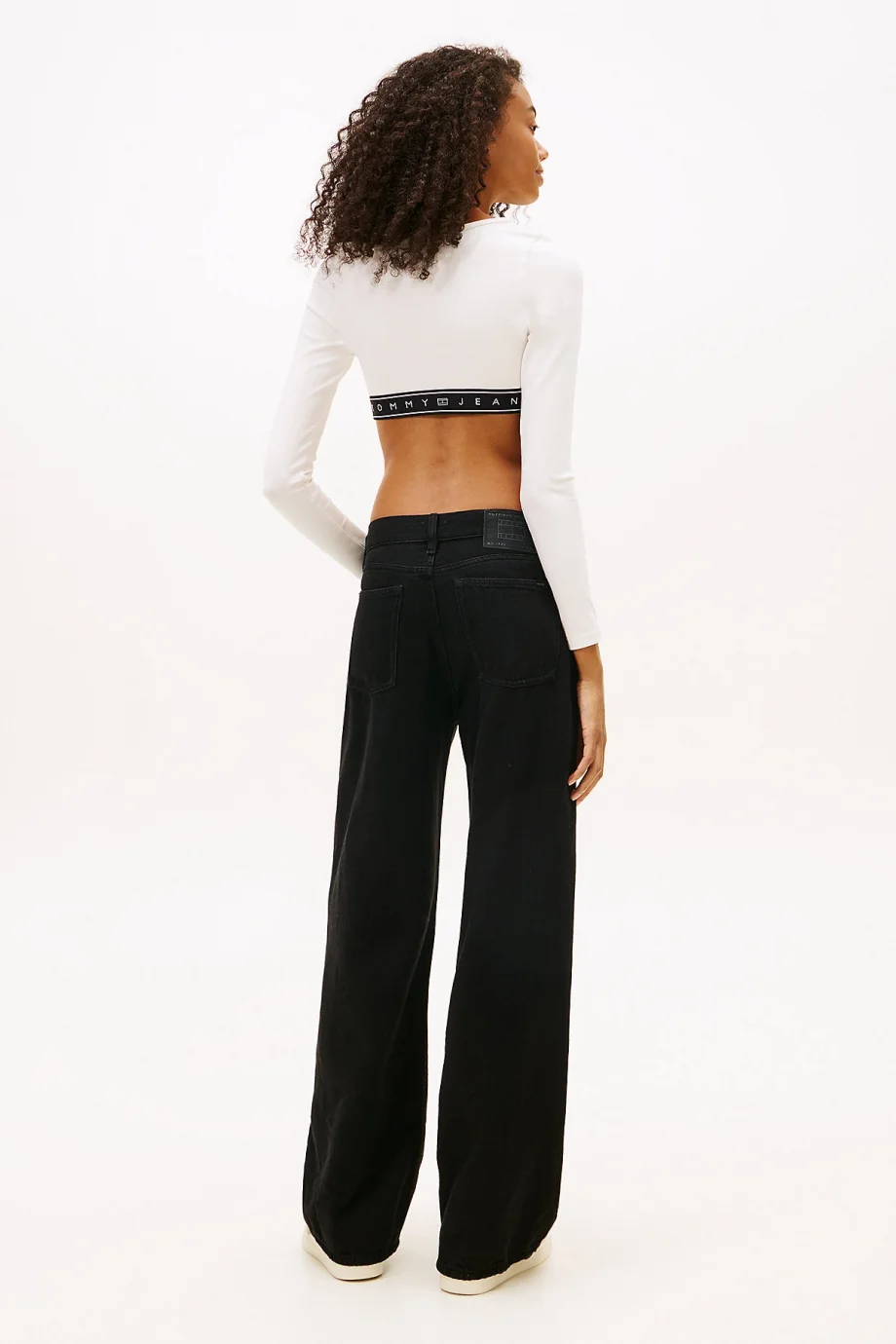 Tommy Hilfiger TJW Kısa Şerit Detaylı Uzun Kollu Fitilli Kadın Beyaz T-shirt DW0DW22538YBH