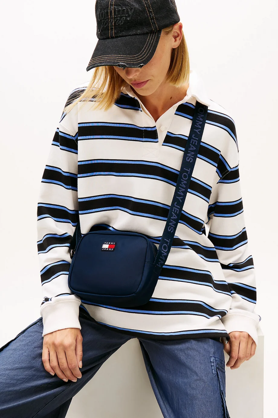 Tommy Hilfiger TJW Klasik Günlük Kamera Kadın Mavi Çapraz Çanta AW0AW18070C1G