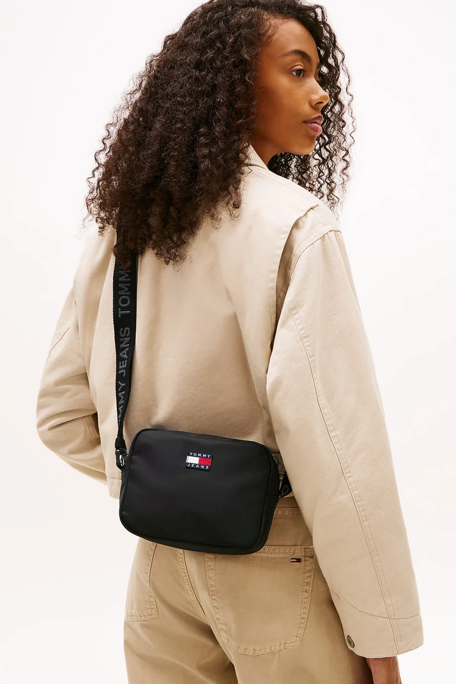 Tommy Hilfiger TJW Klasik Günlük Kamera Kadın Siyah Çapraz Çanta AW0AW18070BDS