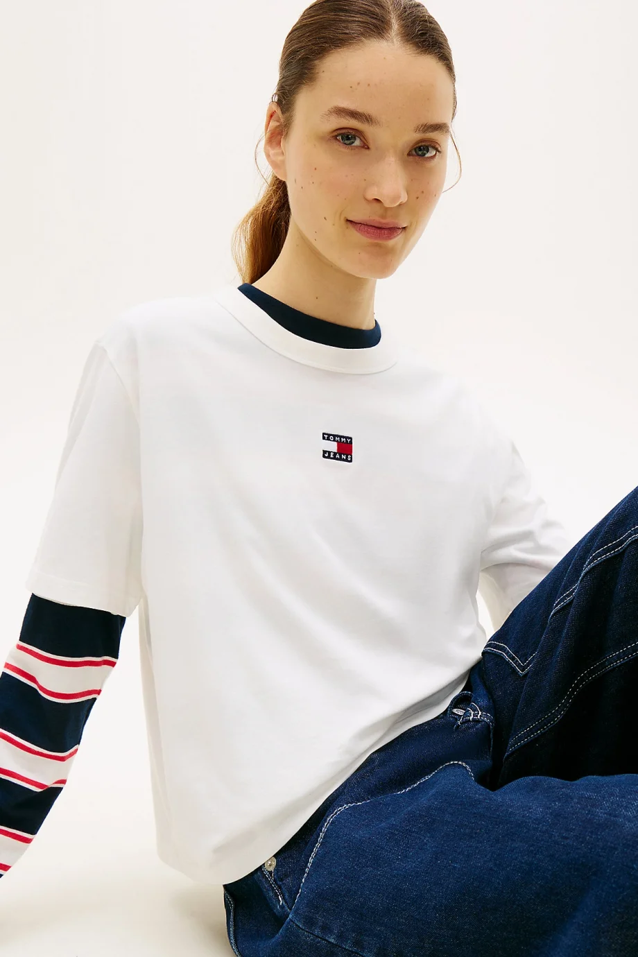 Tommy Hilfiger TJW Kutulu Kesim Amblemli Kadın Beyaz T-shirt DW0DW22202YBL