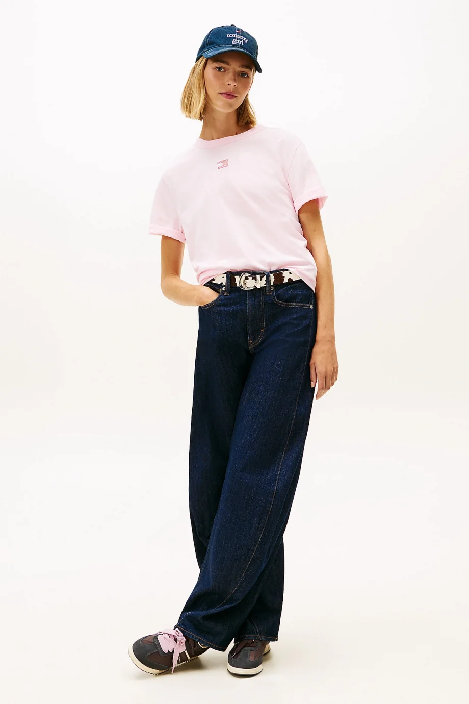 Tommy Hilfiger TJW Kutulu Kesim Amblemli Kadın Pembe T-shirt DW0DW22202TOG