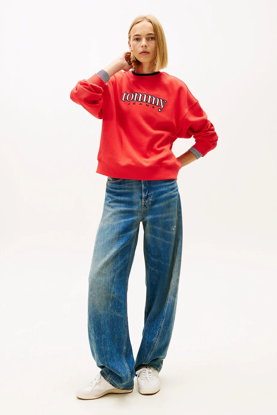 Tommy Hilfiger TJW Kutulu Kesim Tommy Aplikeli Bisiklet Yaka Kadın Kırmızı Sweatshirt DW0DW22565XK3