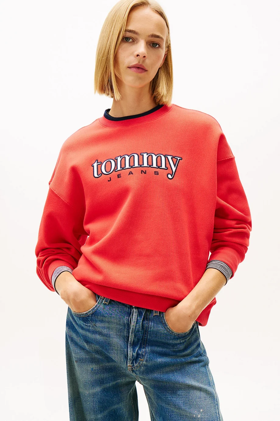 Tommy Hilfiger TJW Kutulu Kesim Tommy Aplikeli Bisiklet Yaka Kadın Kırmızı Sweatshirt DW0DW22565XK3