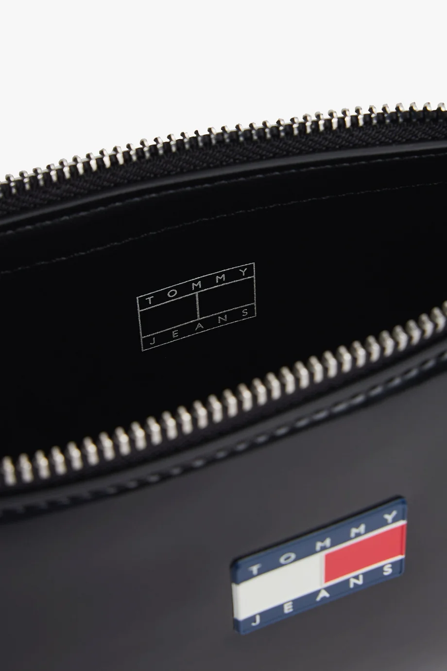 Tommy Hilfiger TJW Must Omuz Kadın Siyah Omuz Çantası AW0AW17866BDS