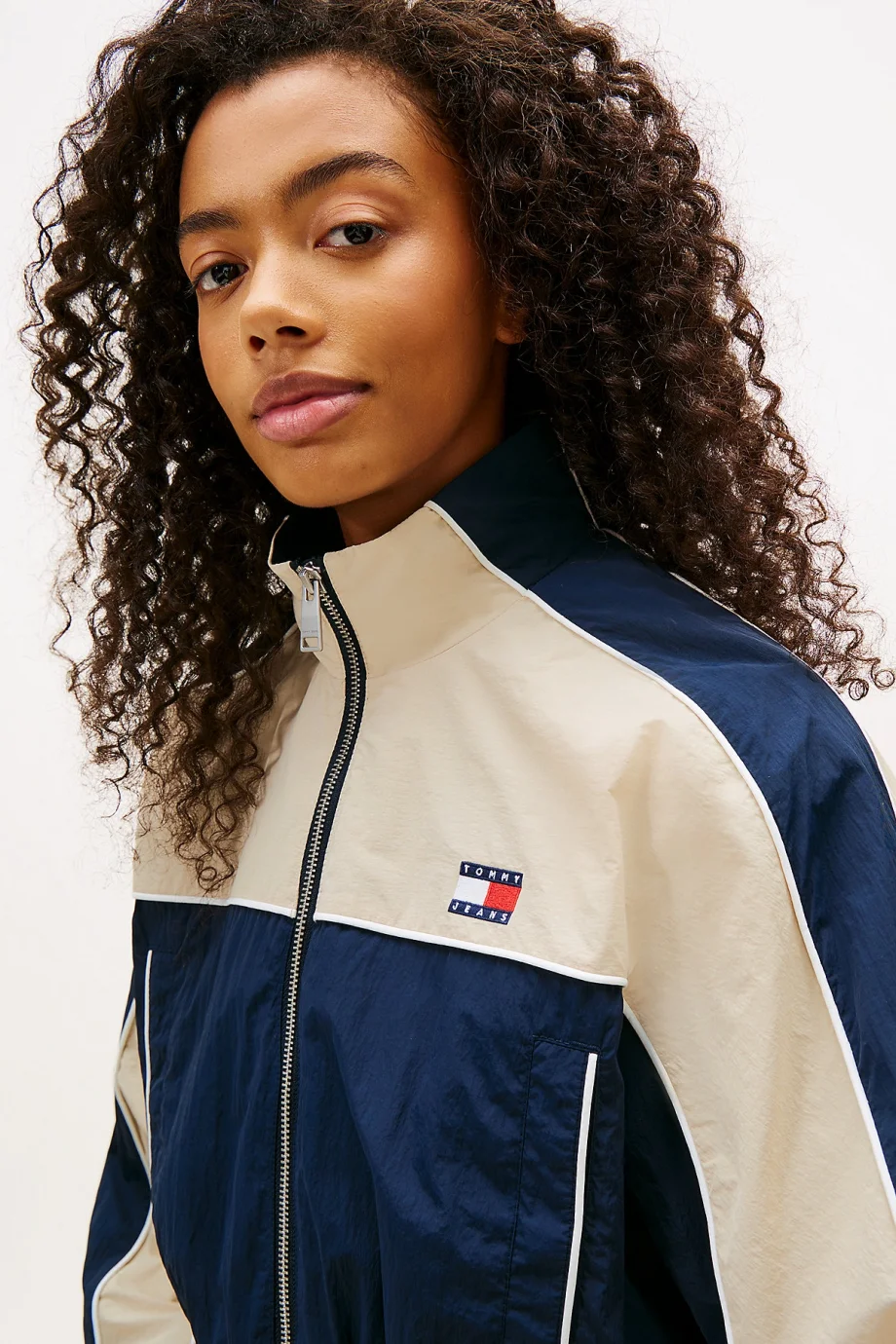 Tommy Hilfiger TJW Naylon Şerit Detaylı Kadın Mavi Yağmurluk DW0DW22055C1G