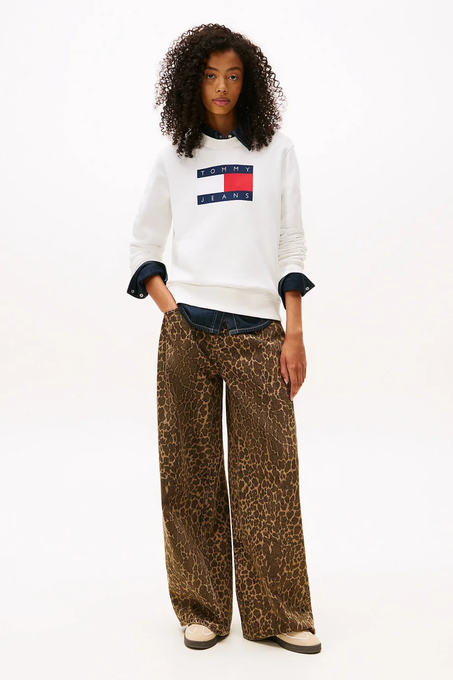 Tommy Hilfiger TJW Normal Kesim TJ Bayraklı Bisiklet Yaka Kadın Beyaz Sweatshirt DW0DW22564YBL