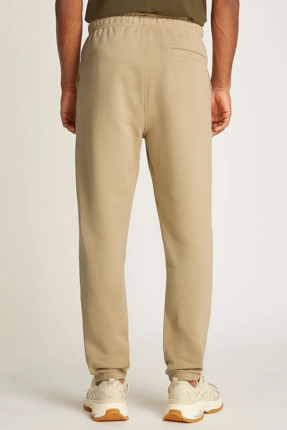 Tommy Hilfiger TJM REG BADGE SWEATPANT Erkek BEJ Eşofman Altı DM0DM20276ACT