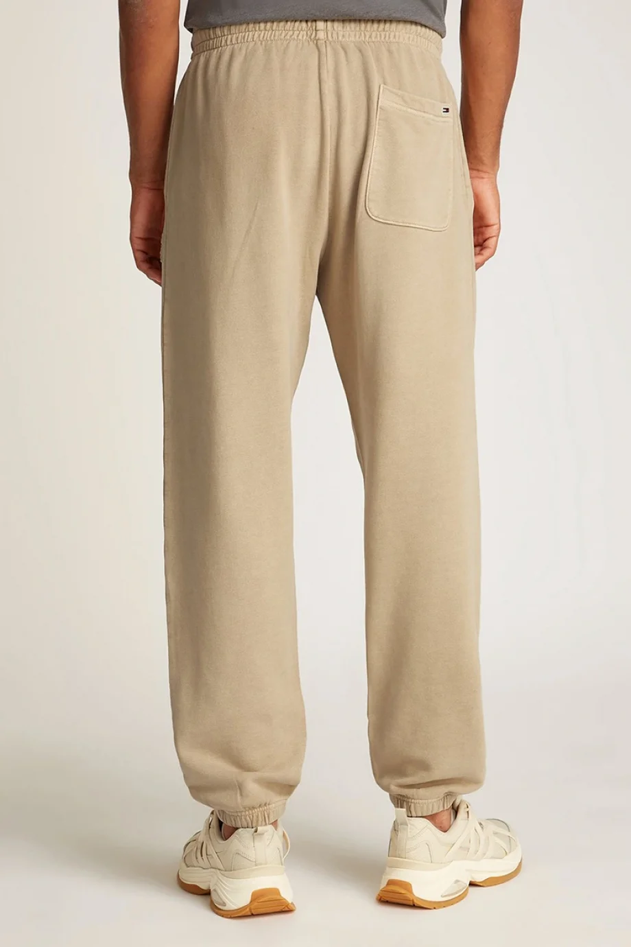 Tommy Hilfiger TJM RLX VINTAGE VARSITY JOGGER Erkek BEJ Eşofman Altı DM0DM20279ACT