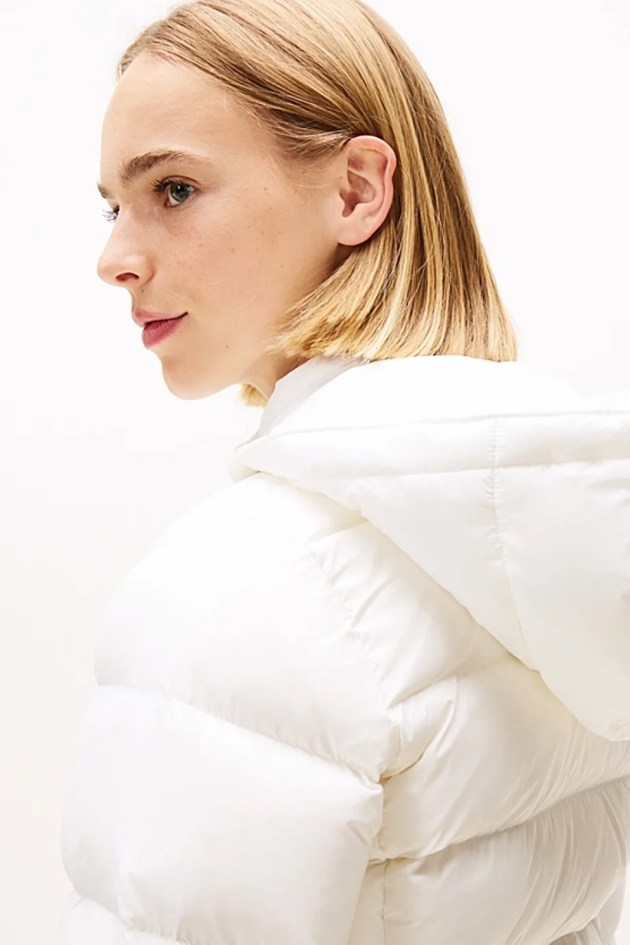 Tommy Hilfiger TJW Basic Kapüşonlu Kuş Tüyü Kadın Beyaz  Mont  DW0DW18312YBL