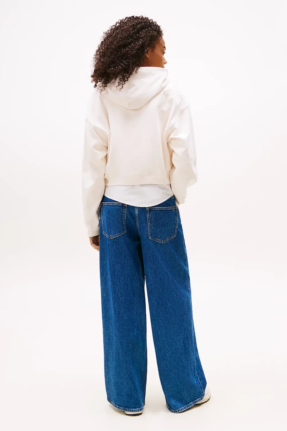 Tommy Hilfiger TJW Kutu Kesim Kısa Kolej Stili Kadın  Sweatshirt  DW0DW21598YBH