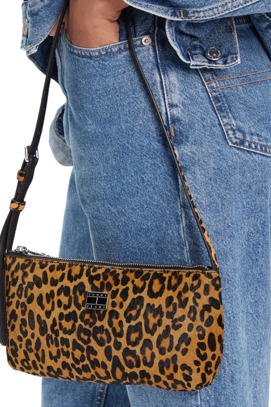 Tommy Hilfiger TJW Must Leopar Desenli Omuz Kadın Siyah Omuz Çantası AW0AW1800801R