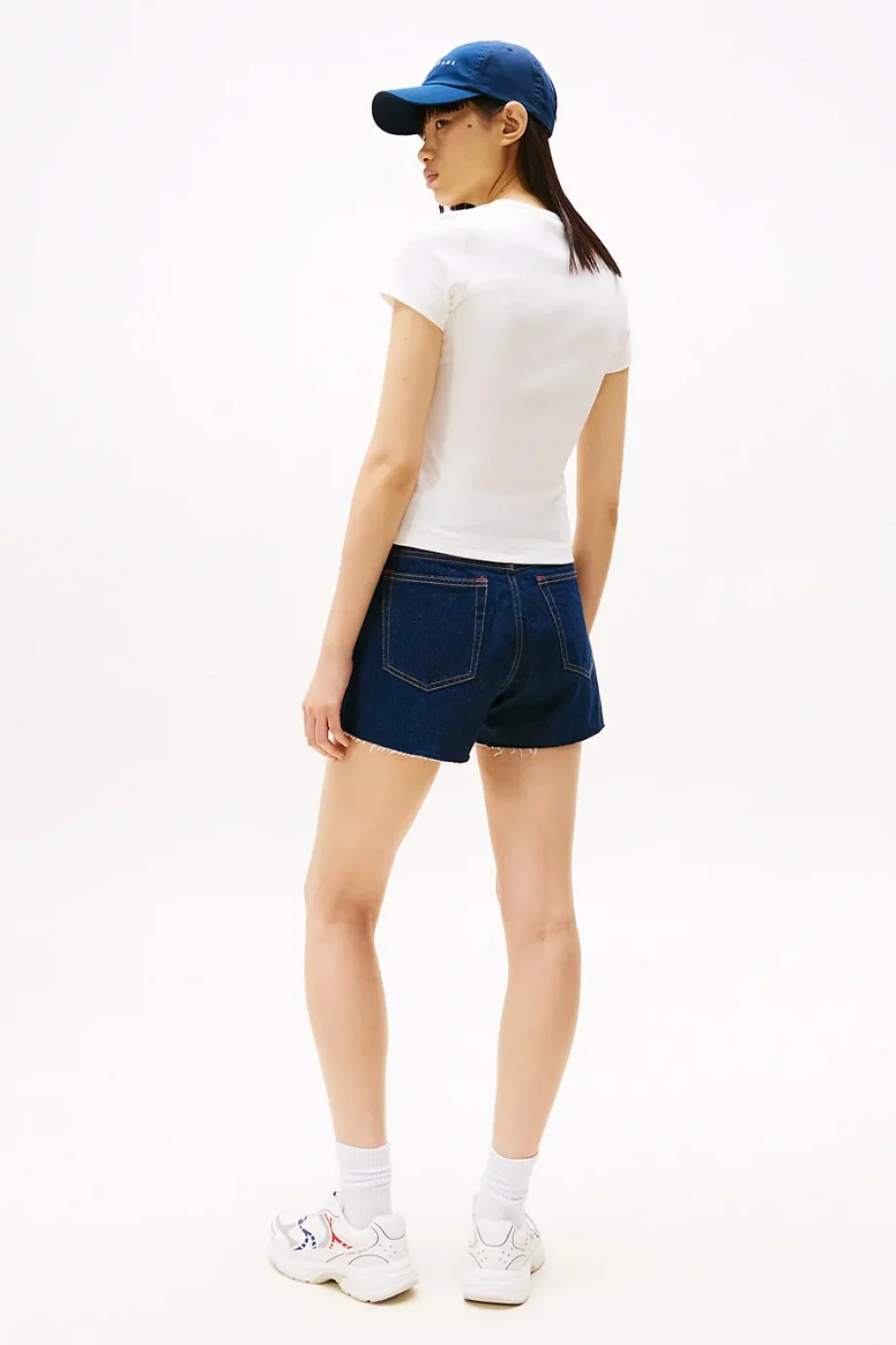 Tommy Hilfiger TJW SLIM BADGE RIB TEE Kadın Beyaz T-shirt DW0DW17881YBL