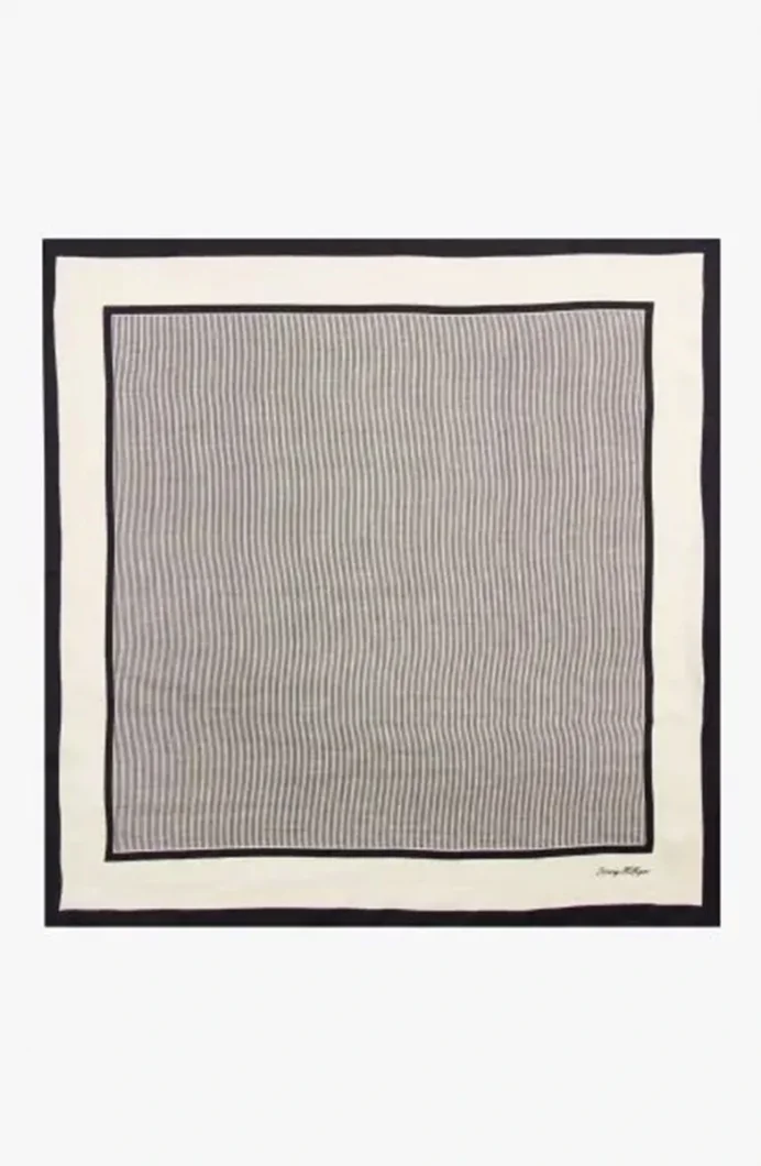 Tommy Hilfiger Kadın İpek Kare Eşarp AW0AW17629DW6