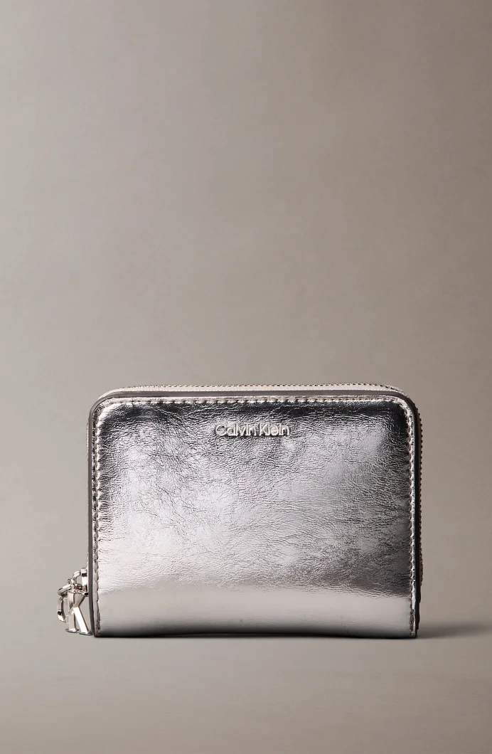 Calvin Klein CK Metalik Kapaklı Fermuarlı Kadın Metalik Gri Cüzdan LV04F1103G-3JH