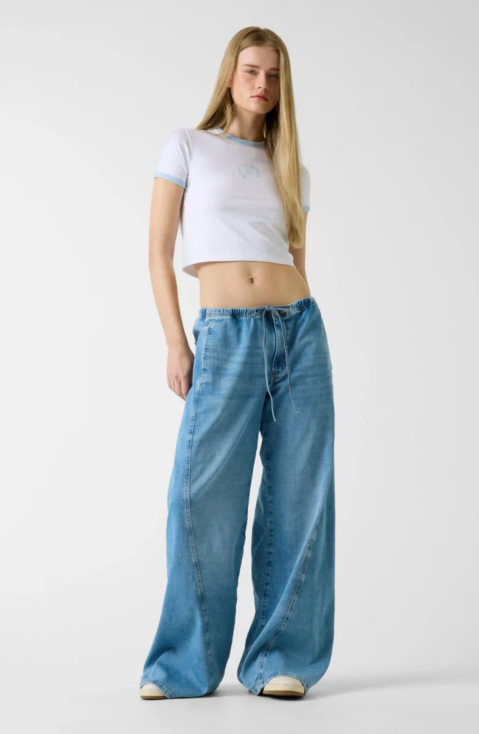 Guess GJ Kısa Kollu Bisiklet Yaka Baby Ringer Kalp Detaylı Kadın Beyaz T-shirt W6RI16J1314-G011