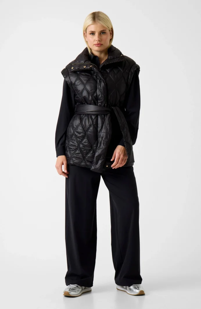 Guess Hilma Kolsuz Şişme Kadın Siyah Yelek V6RN01WL832-JBLK