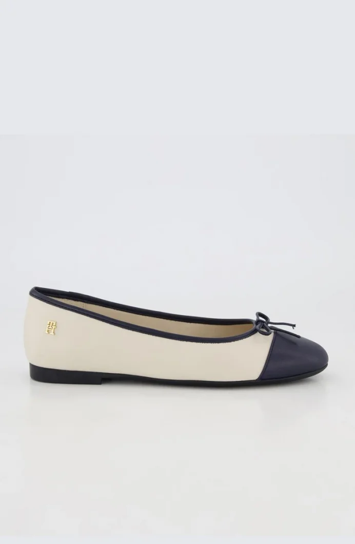 Tommy Hilfiger Kadın Deri Burunlu Bej Babet FW0FW08759ACG