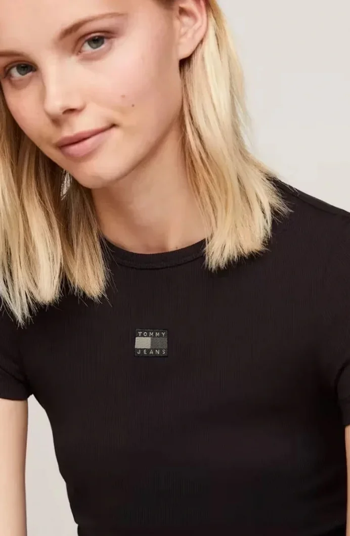 Tommy Hilfiger Kadın Slim Badge Siyah T-Shirt DW0DW17881BDS