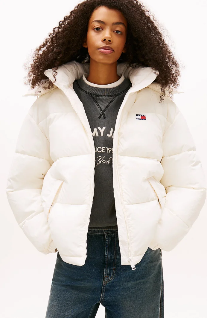 Tommy Hilfiger TJW Büyük Beden Kapüşonlu Bayraklı Şişme Kadın Beyaz Mont DW0DW22041YBH