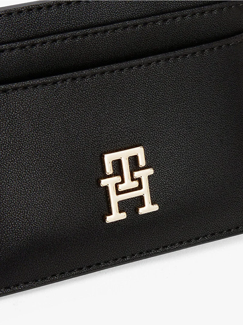 Tommy Hilfiger TH Icon Orta Boy Fermuarlı Monogram Kapaklı Kadın Siyah Cüzdan AW0AW17743BDS