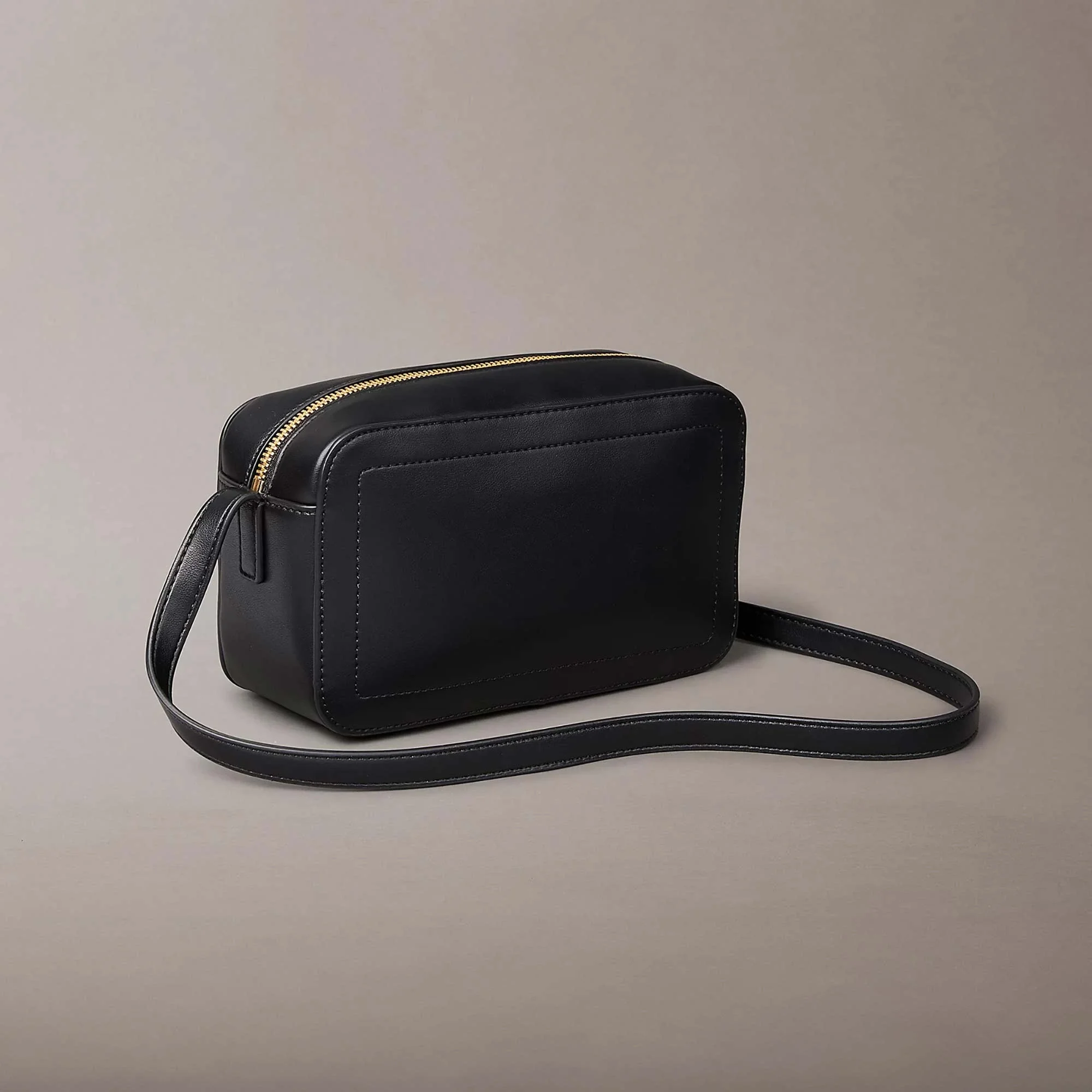 Calvin Klein Bold CK Kadın Camera Çanta LV04F3220G-UB1