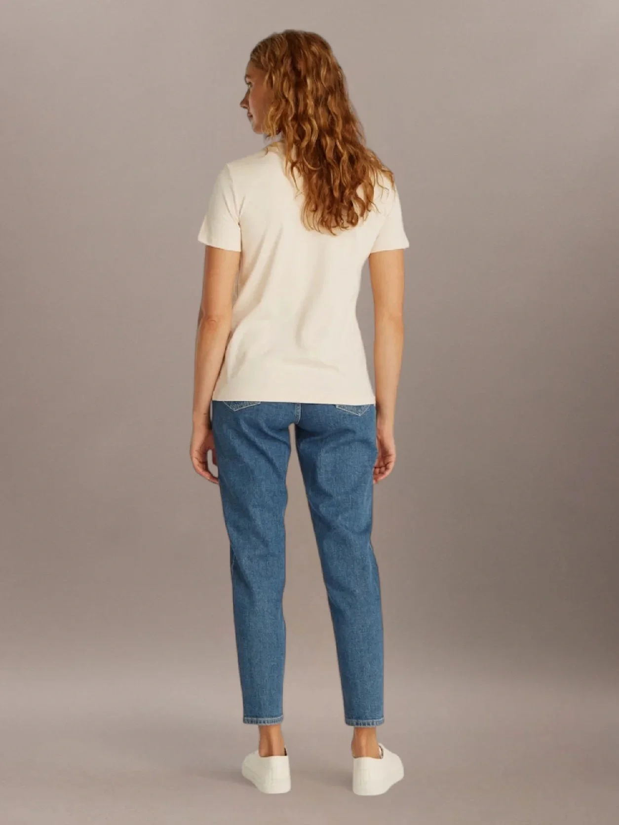 Calvin Klein CK APPLIQUE REGULAR TEE Kadın  T-shirt J20J225256-AEA