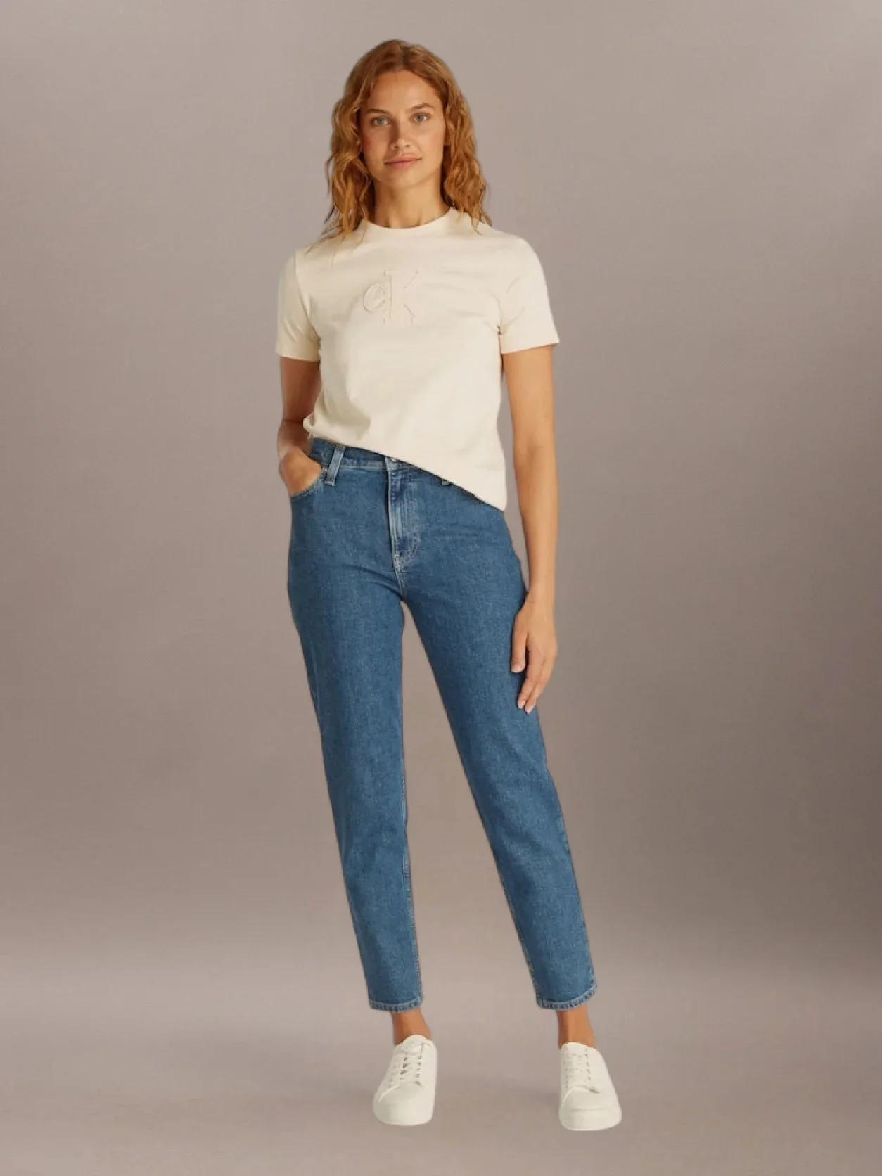 Calvin Klein CK APPLIQUE REGULAR TEE Kadın  T-shirt J20J225256-AEA