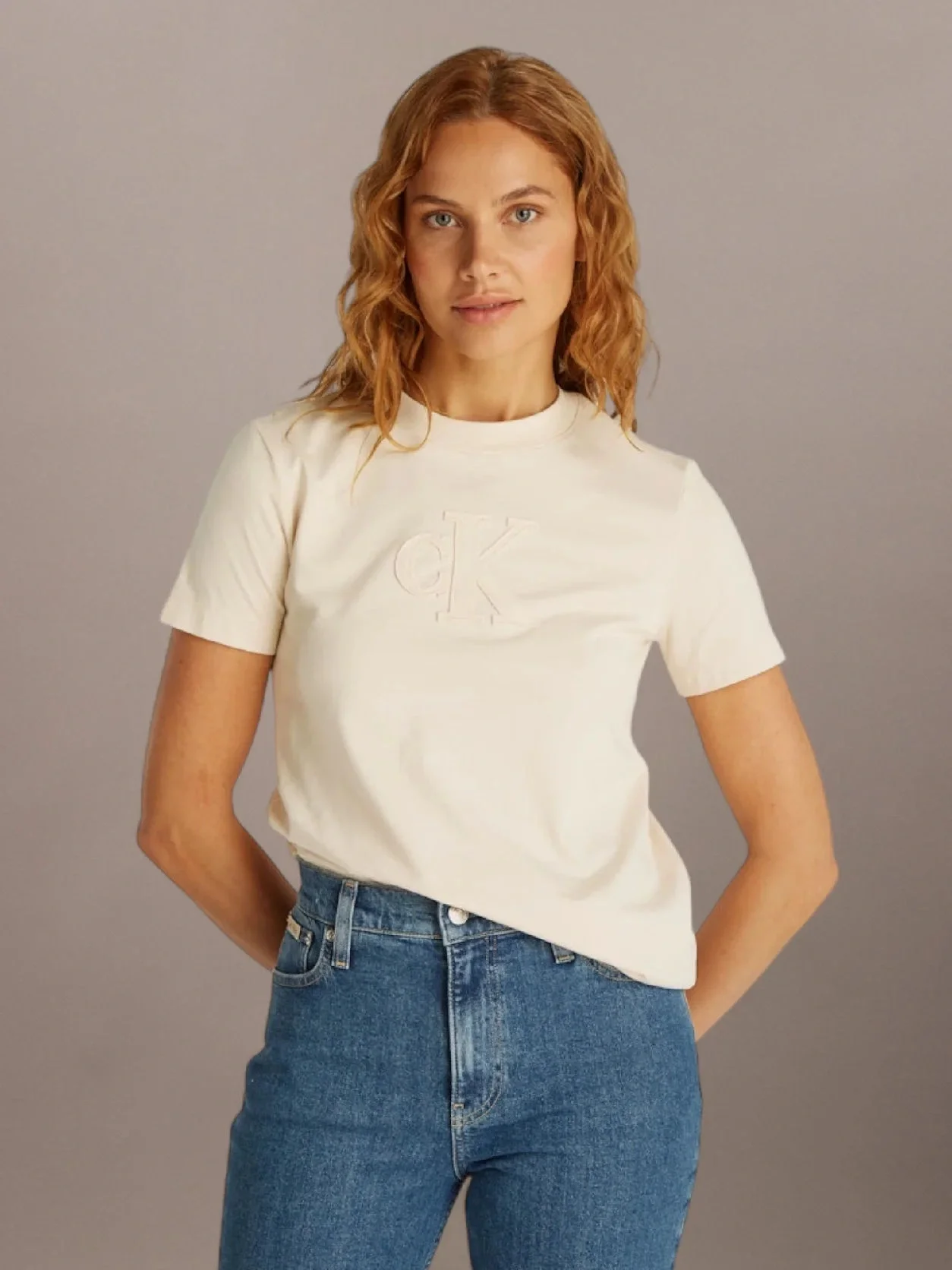 Calvin Klein CK APPLIQUE REGULAR TEE Kadın  T-shirt J20J225256-AEA