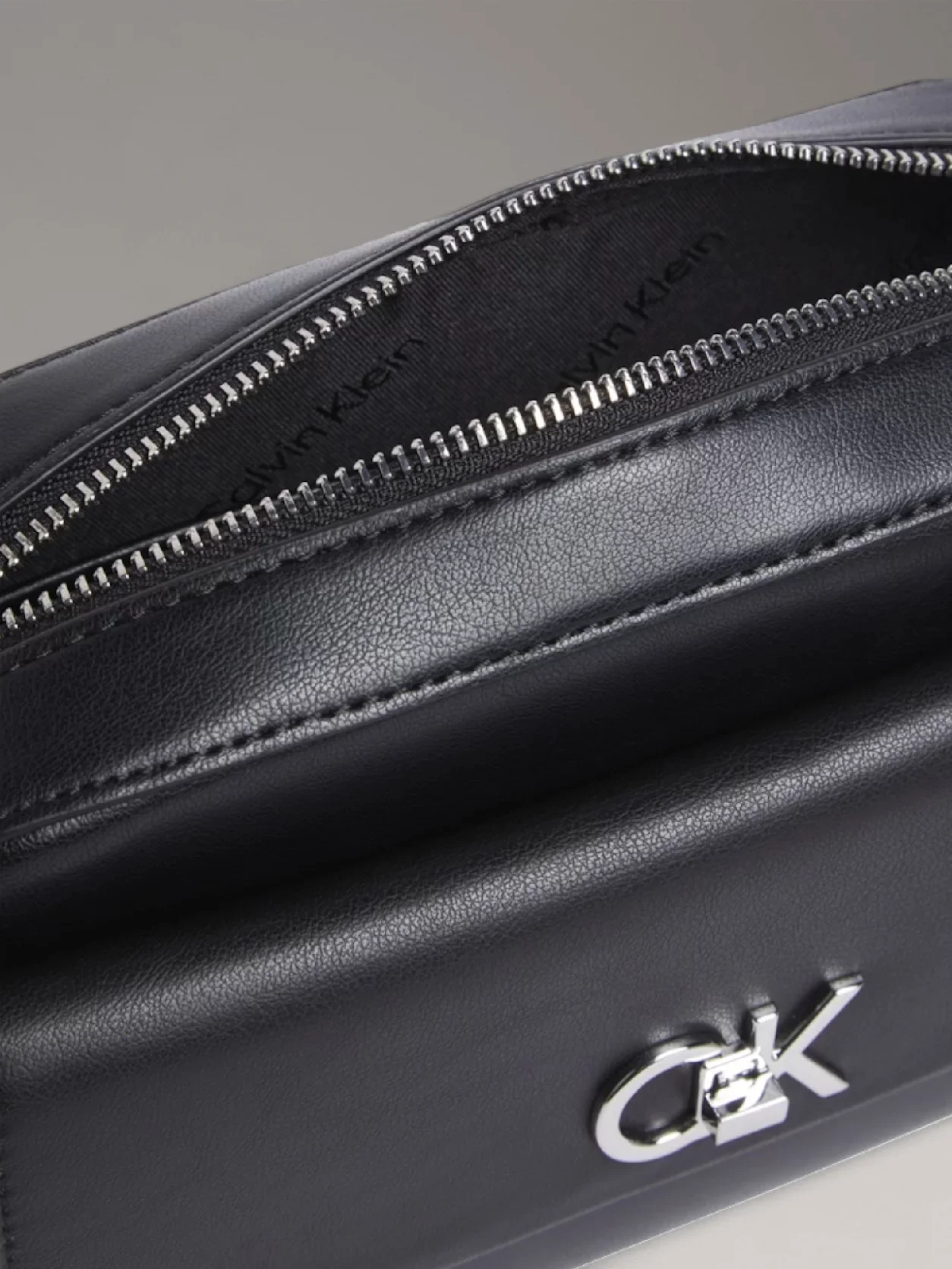 Calvin Klein CK RE-LOCK POCKET CAMERA BAG Kadın Siyah Çanta LV04F3102G-UB1