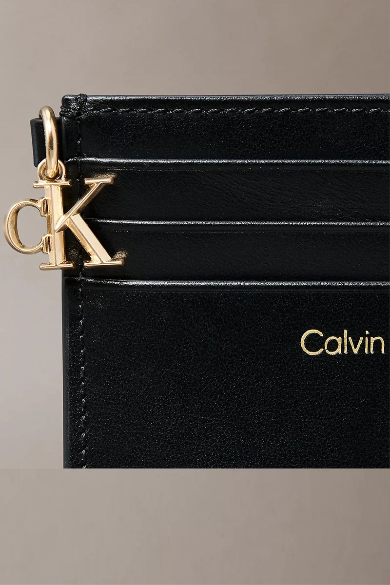 Calvin Klein Fermuarlı 6 Kart Gözlü Kadın  Siyah Kartlık LV04F1076G-UB1