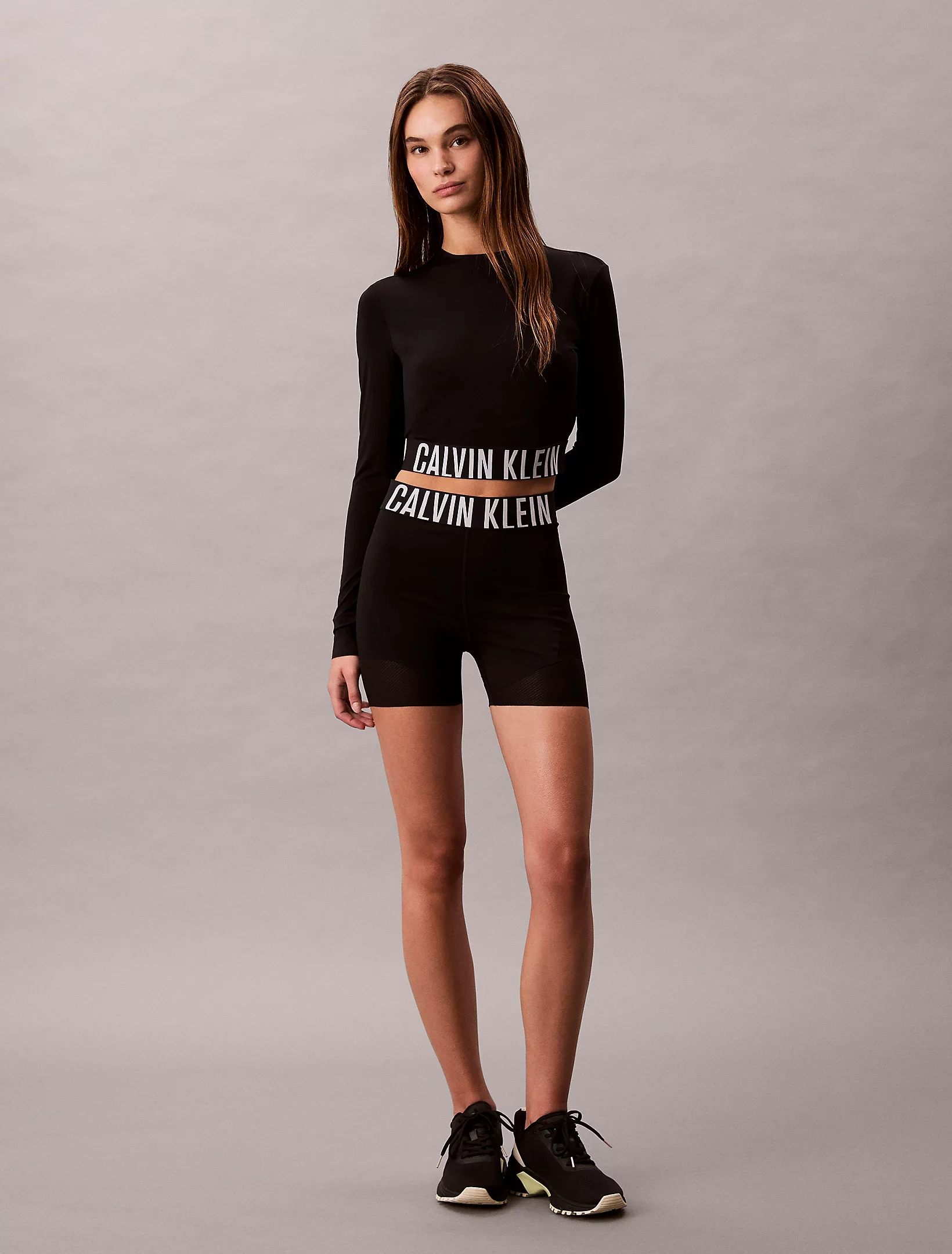 Calvin Klein Intense Power Yarım Balıkçı Yaka Uzun Kollu Kadın Siyah Gömlek LVGWF5K202-UB1