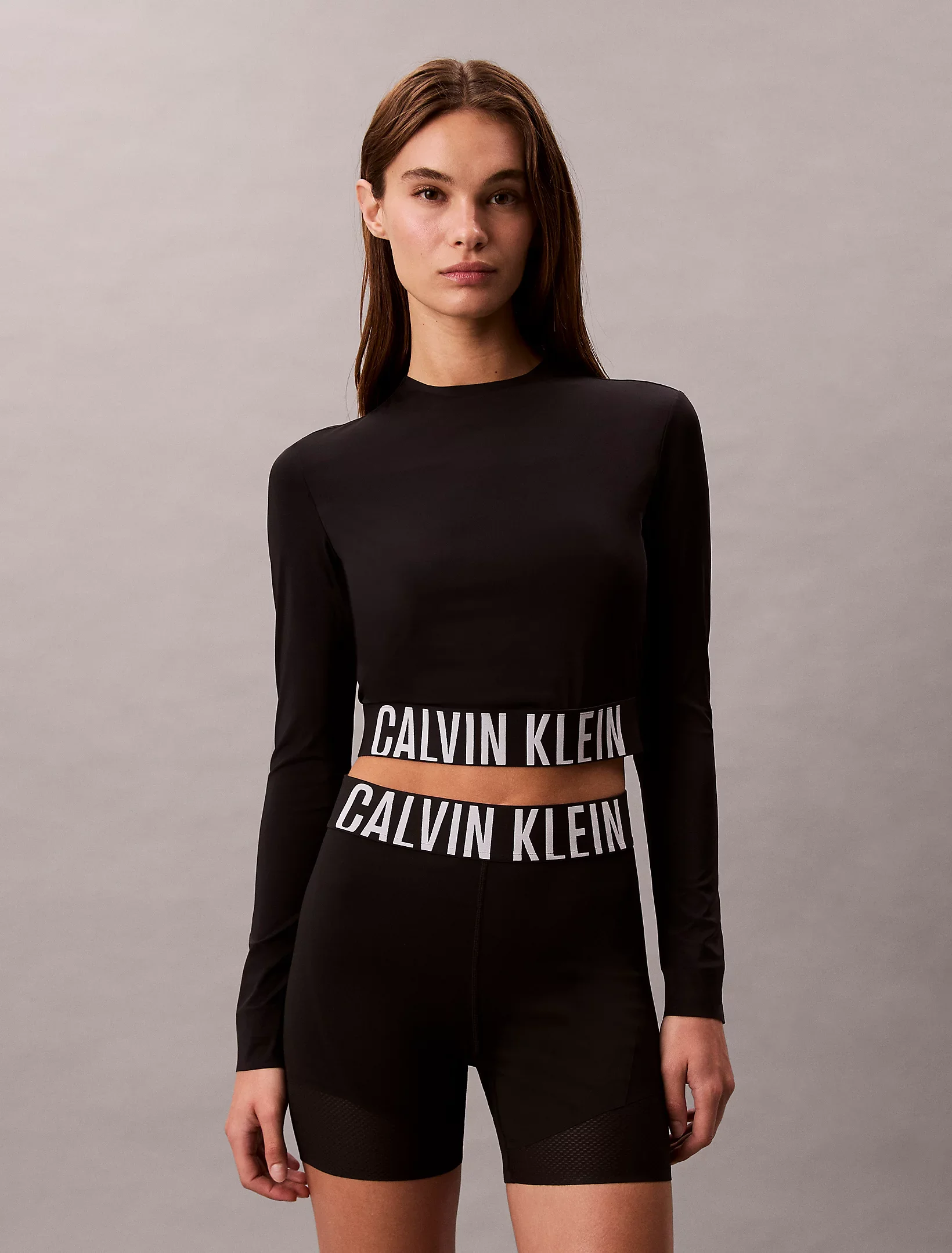 Calvin Klein Intense Power Yarım Balıkçı Yaka Uzun Kollu Kadın Siyah Gömlek LVGWF5K202-UB1