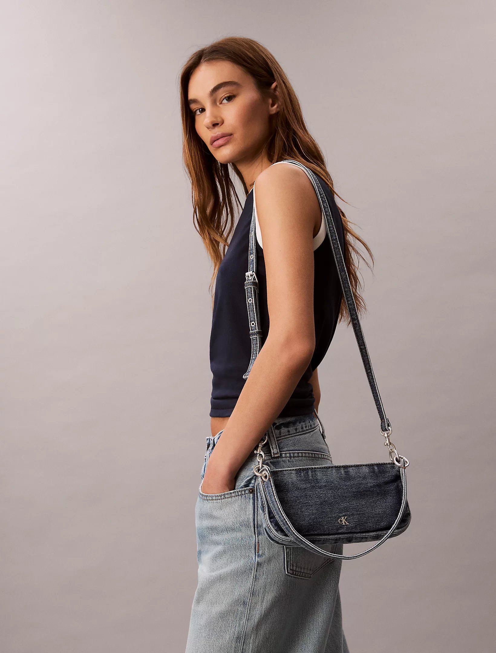Calvin Klein Jeans DENIM SHOULDER POUCH W/STRAP Kadın Mavi Çanta LV04F3217G-VGO